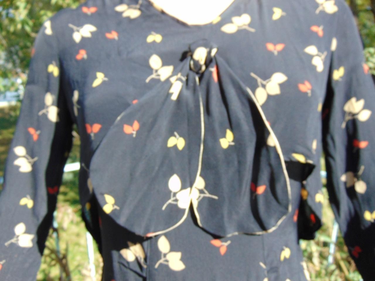 VTG 1930s Home Made Black Rayon Print Dress Deco Seaming 35B 30W
