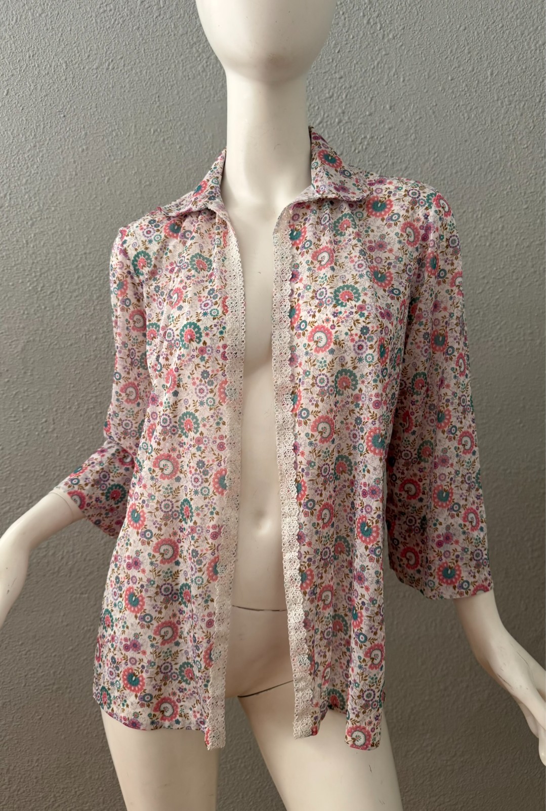 Vintage 70s Boho White Semi Sheer Floral Open Cardigan Jacket Top M