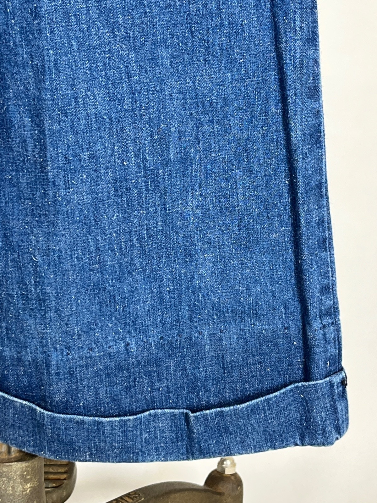Vintage 1970’s medium wash blue 100% cotton denim high waist bell bottoms 28w