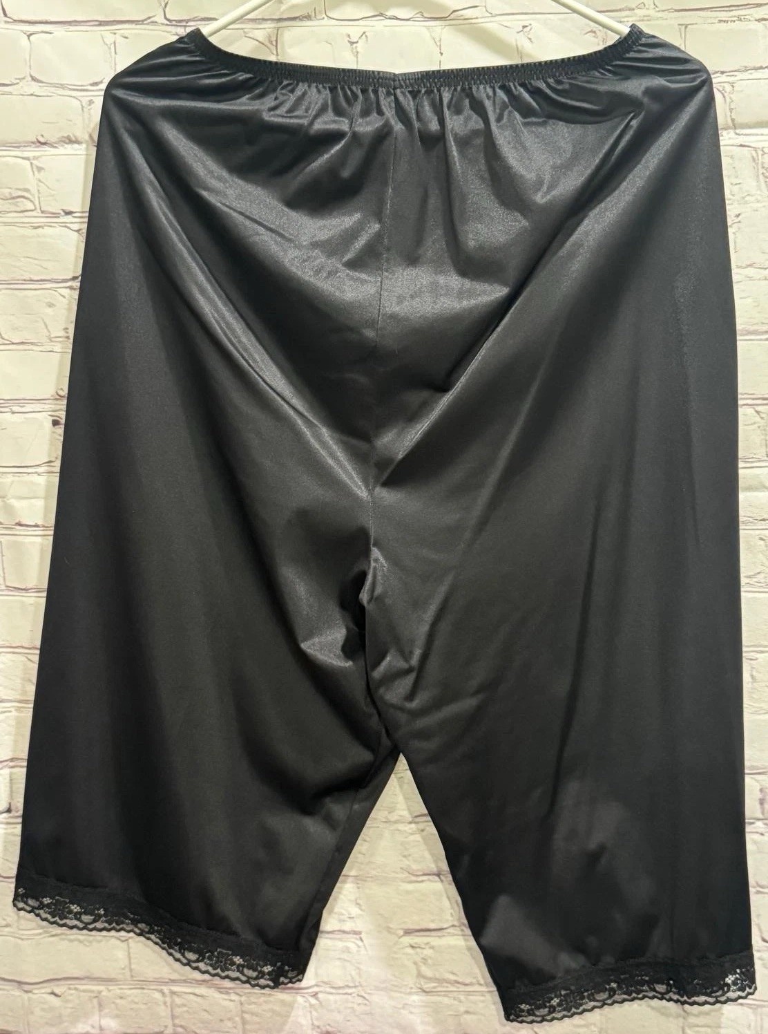 VTG 90’s Vanity Fair Black 100% Nylon Elastic Waist Laced Hem Patti Shorts L 28”