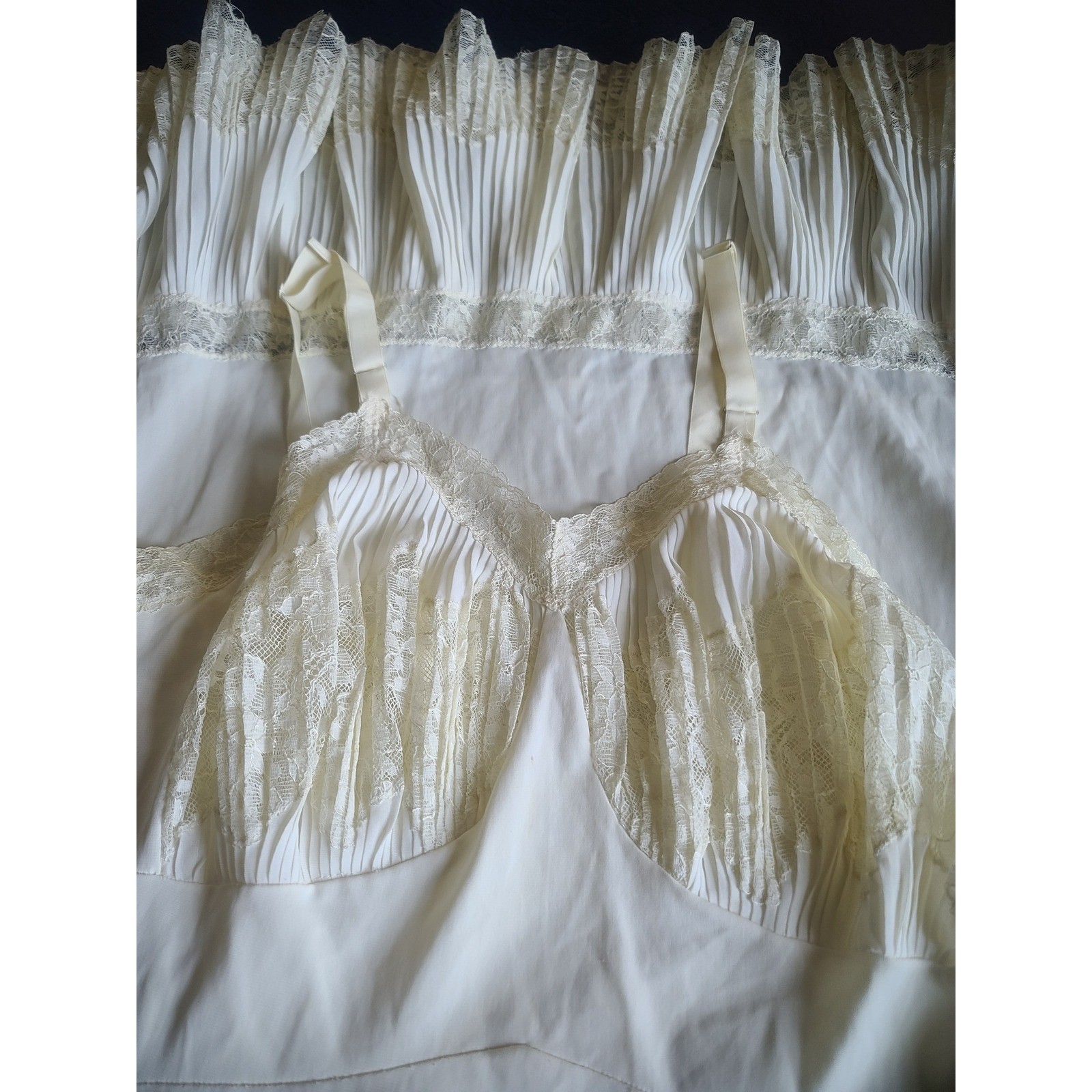 Vintage Ivory Lace Pleated Full Slip Nightgown Adjustable Straps Midi Lingerie