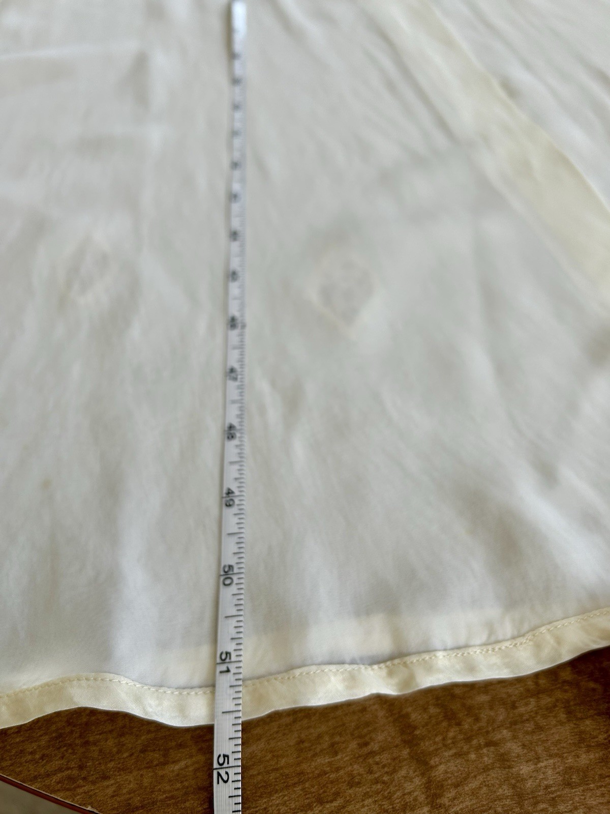 1940/50s Hollywood style dressing robe size M/L. Ivory rayon, beige cotton lace.