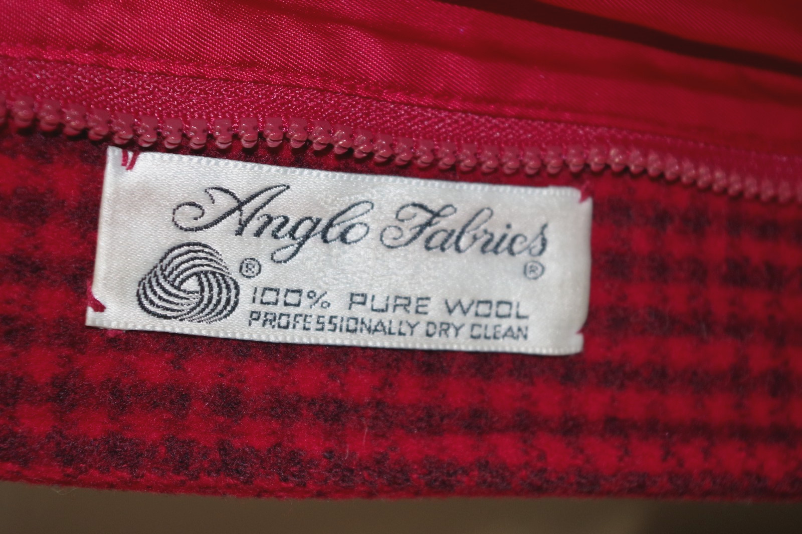 H6 Size 4 GALLE’ Awesome Vintage Coat Red & Black 100% Wool Check Anglo Fabrics