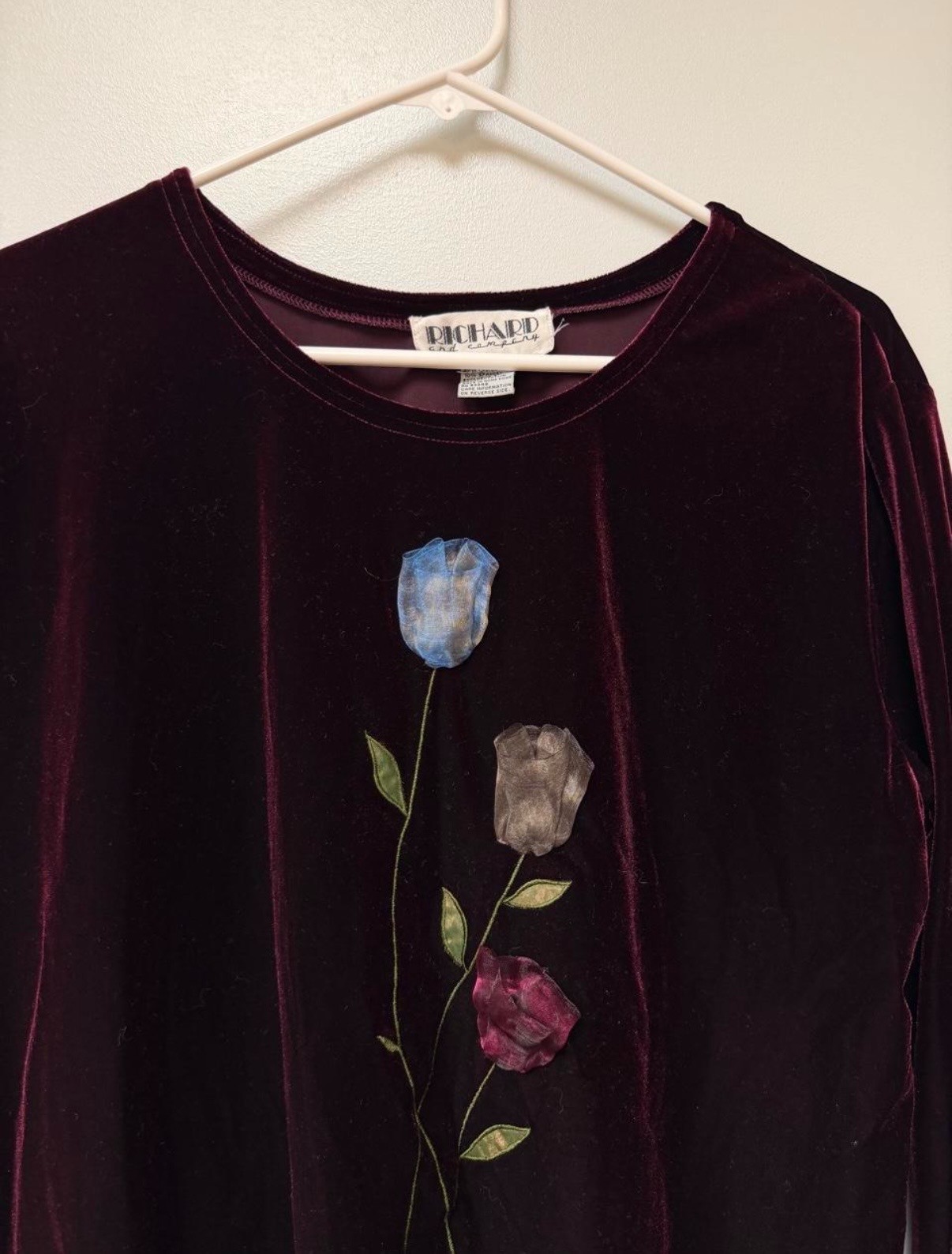Vintage Richard & Co Burgundy Velvet Top Floral Applique Long Sleeve Women’s