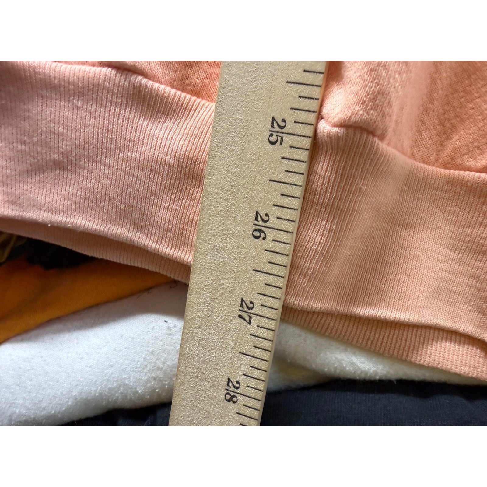 Vintage Queen Bee Raccoon Graphic Sweatshirt Peach Short Sleeve Mens XL 4818