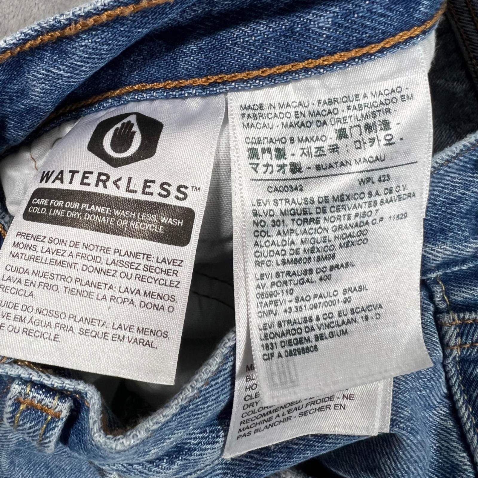 LEVI’S 501 Jeans Womens Size 26×26 Medium Wash Distressed Knee Premium Denim XX