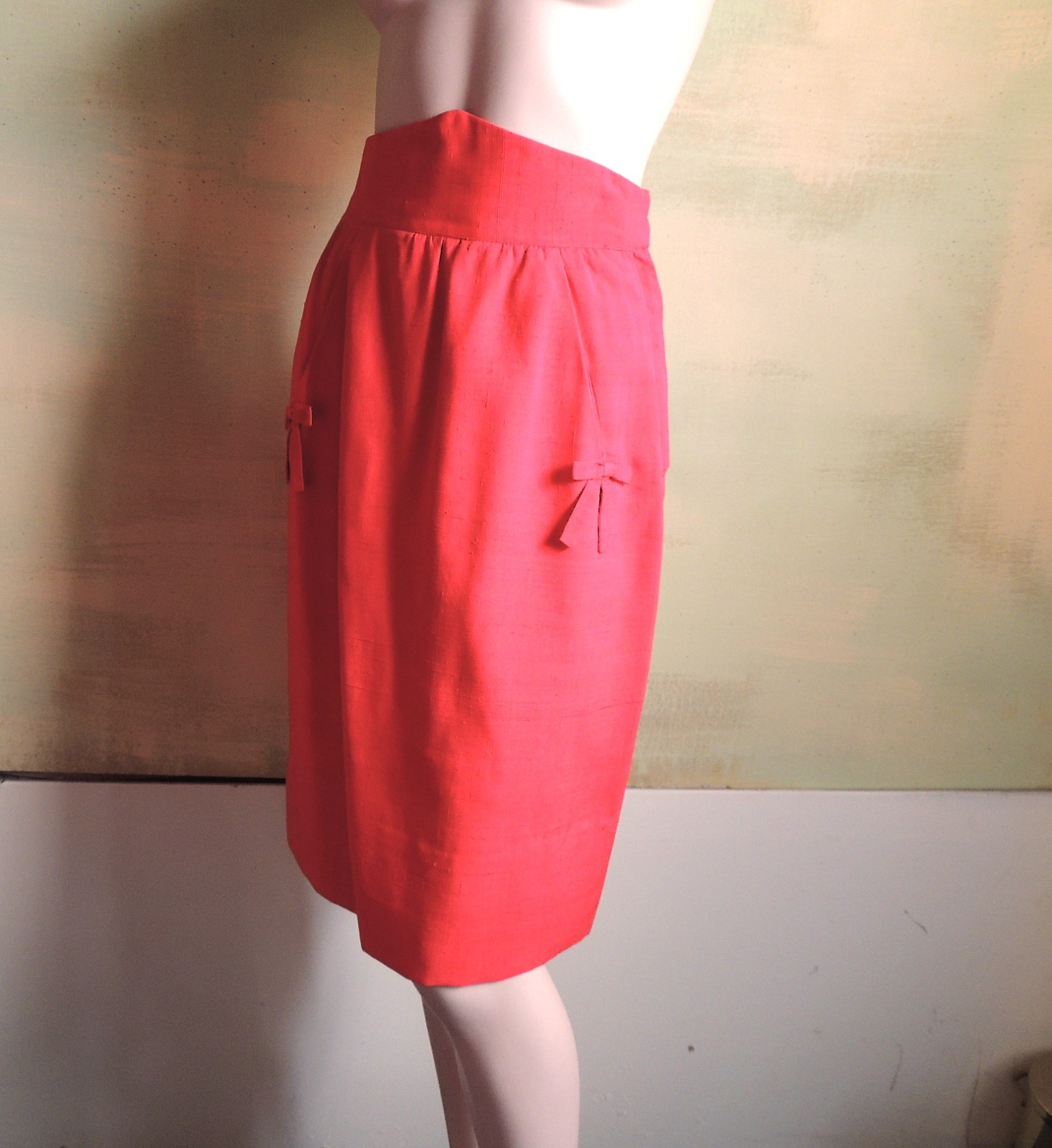 S Petite 50s Iconic Red Women’s Skirt Suit Pure Silk Dupioni Loomed n Italy Bows