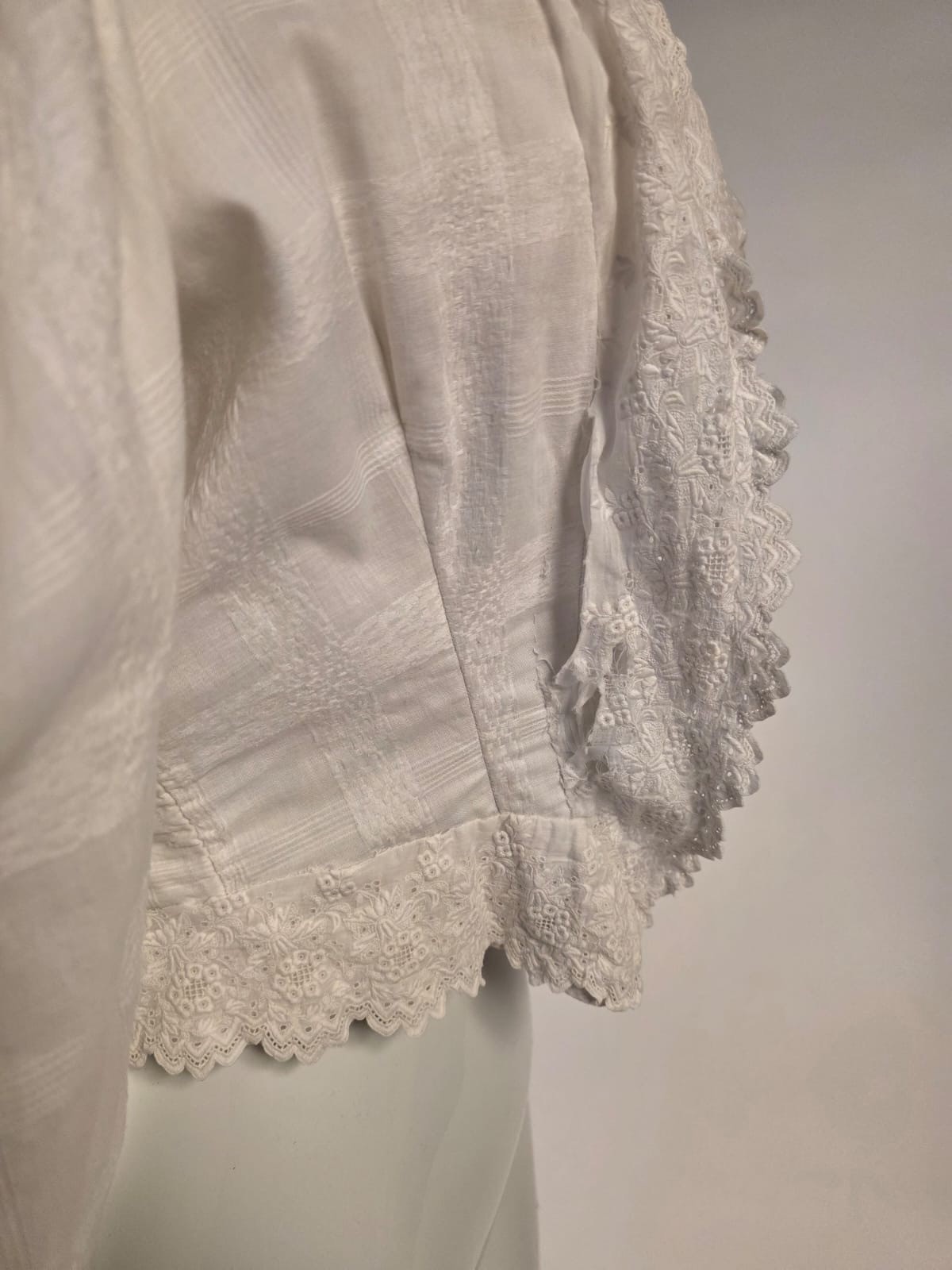 VICTORIAN WHITE COTTON BODICE W MASSIVE PUFF SLEEVES + EYELET TRIMS