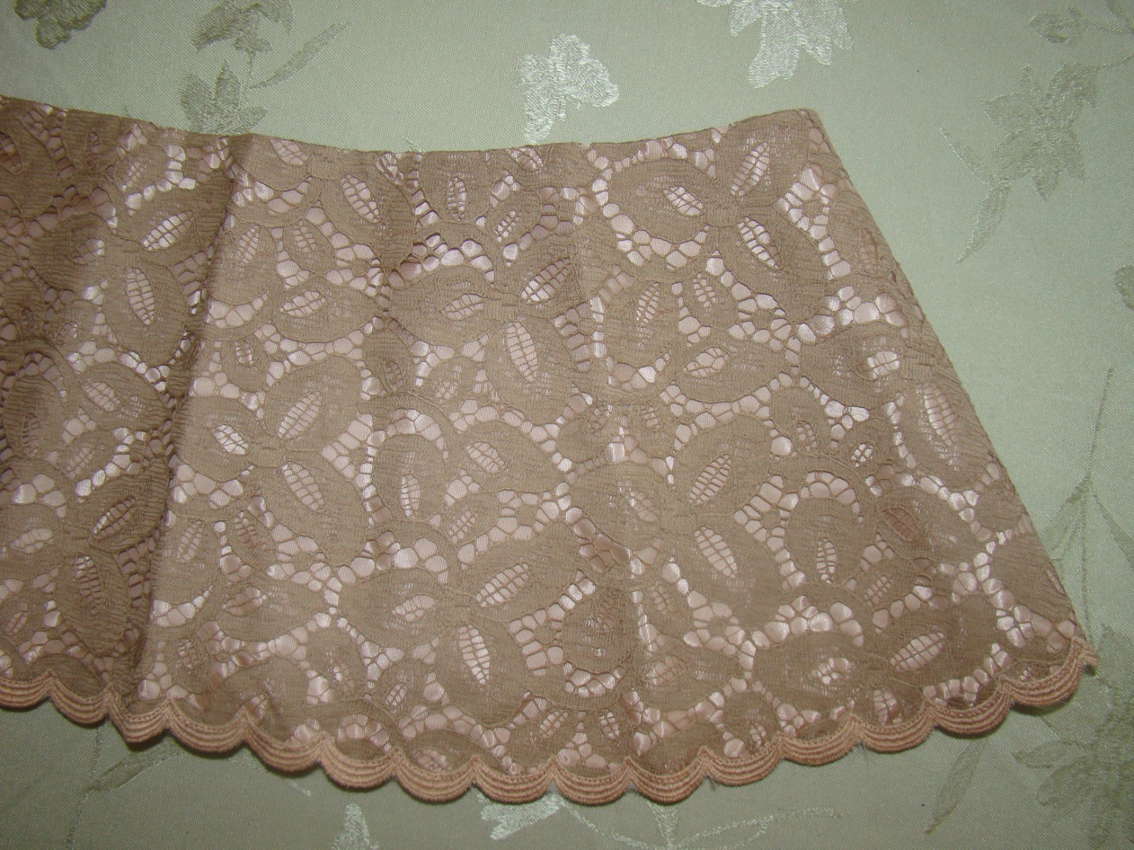 RARE MID CENTURY CUSTOM DETACHABLE CAFE AU LAIT FABRIC LACE COLLAR STOLE CAPE