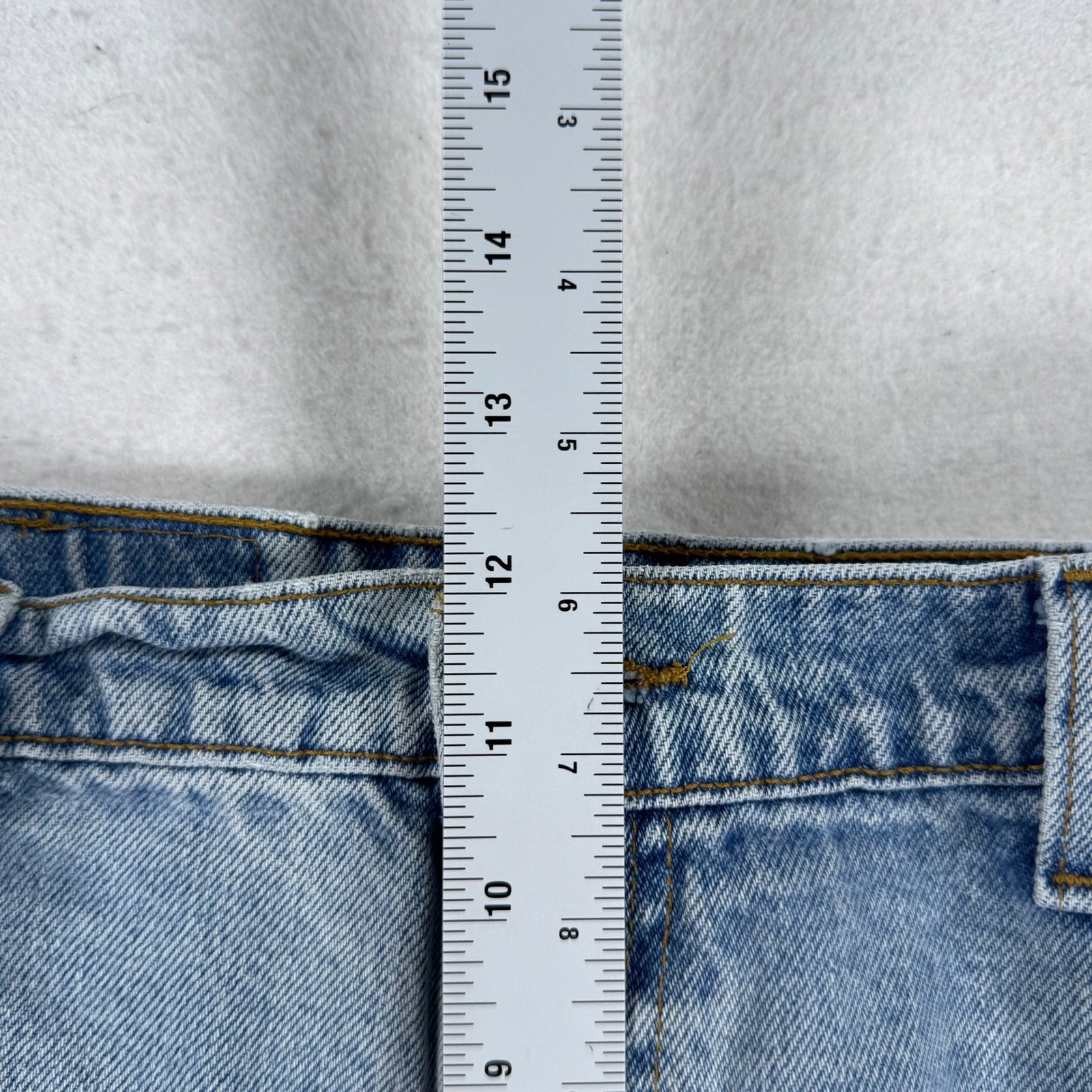 Vintage Levis 550 Relaxed Fit Tapered Leg Jeans Light Wash Denim 15 LNG Canada