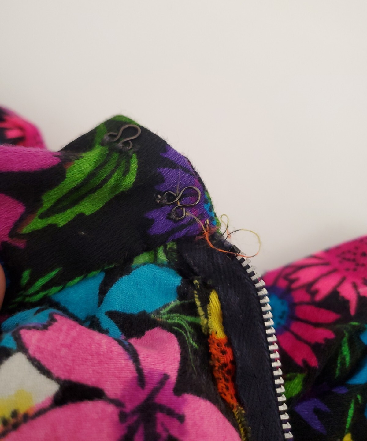 VTG 70s Maxi Dress Womens Short Sleeves Black Colorful Vibrant Floral Zipper