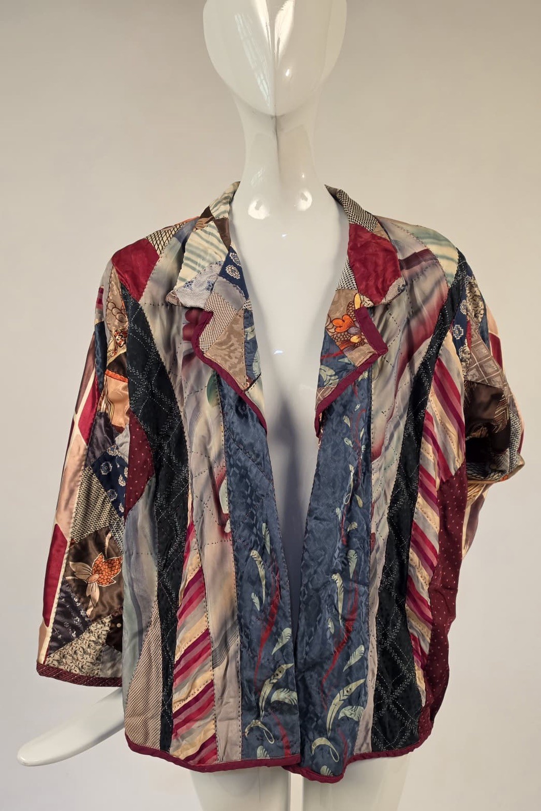 WEARABLE ART VINTAGE 1940’S PATCHWORK PRINT RAYON + SILK JACKET 
