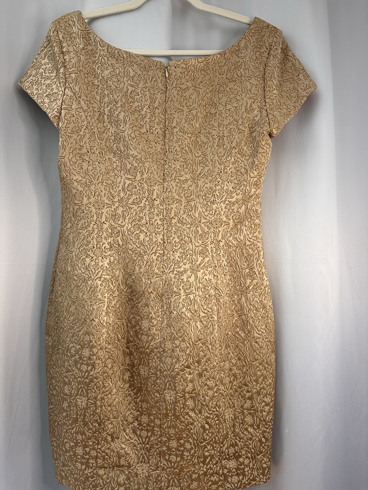 Vintage Juliana Gold Metallic Damask Sheath Dress 6 Brocade Cocktail Glam Party