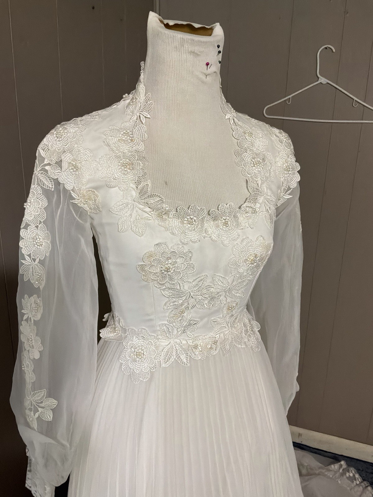 1960’s Vintage Wedding Gown Regal Neckline Delicate Lace Petite XS