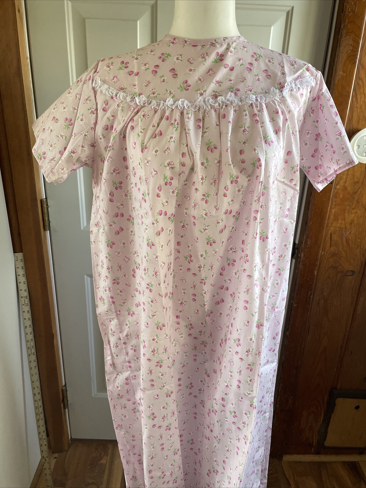 NWT Lady Lindsay Women’s Small Floral Hospital Gown Snap Open Back Dress Pink 2