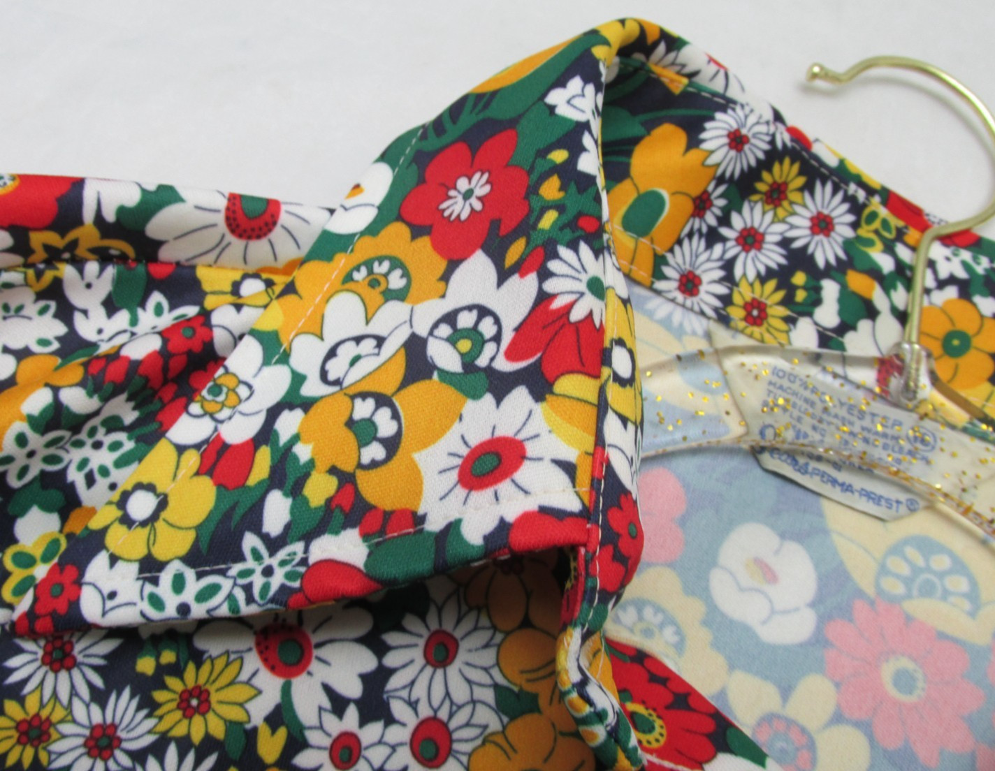1970s Mod Flower Power Daisies Woman’s Sz 16 Shirt Pointed Collar Button Cuffs