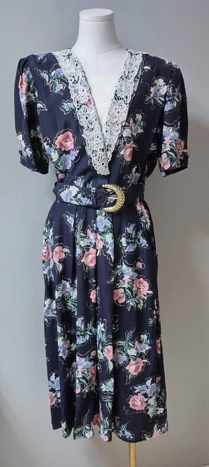 Vintage 80’s Floral Lace Belted Cottagecore Dress Navy Pink Roses SL Fashiins M