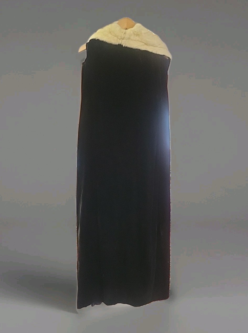 AMAZING VINTAGE 30’S COLLARED BLACK VELVET & WHITE ERMINE ART DECO OPERA CAPE