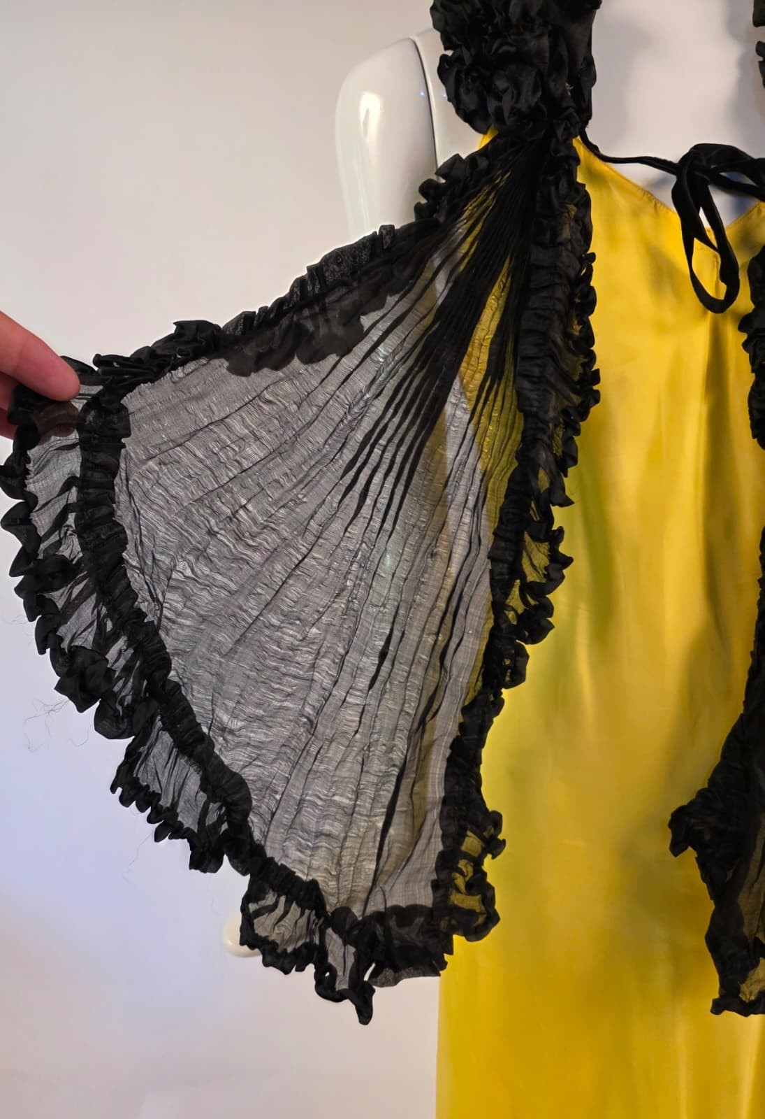 VICTORIAN 19TH C BLACK SILK VOILE RUFFLED NECKTIE SCARF FOR DRESS
