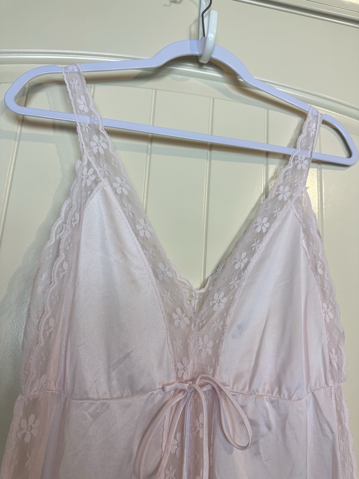 VTG CHIC LINGERIE pink W/ LACE TRIM sheer SIDES NYLON LONG NIGHTGOWN SZ Med