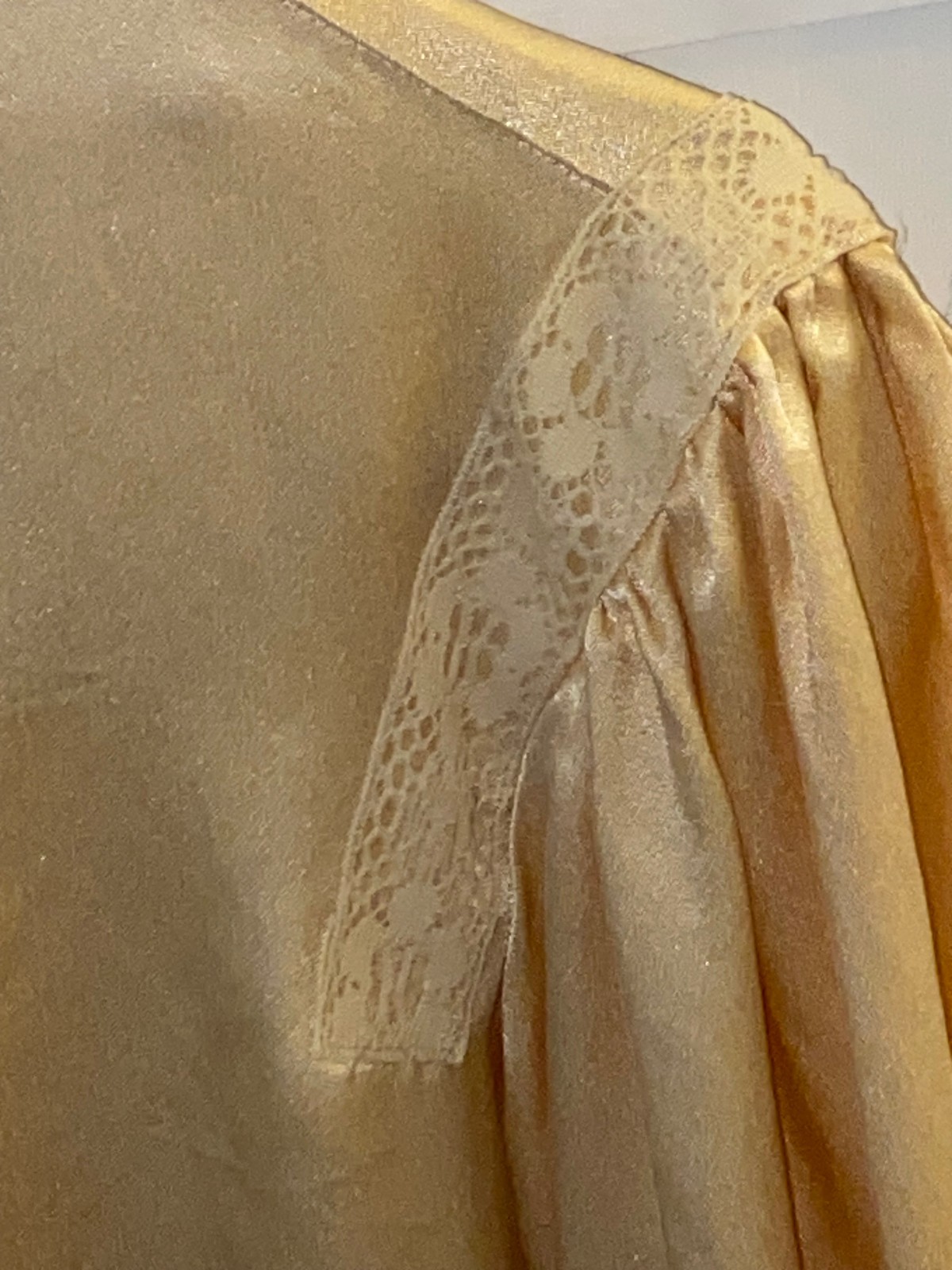 Vintage 1970s h.i.s Women’s Gold Buttercup Satin Blouse Sz MED w/Lace Accents