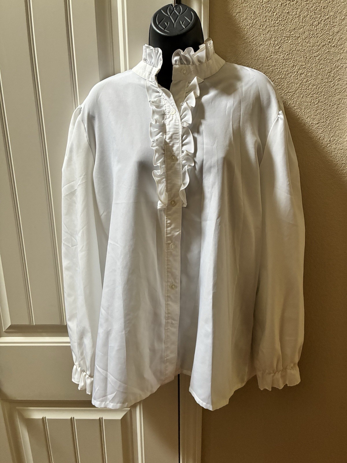 Vintage 70’s Lucky Winner Women’s Blouse-Lace Frilly Neckline Size L/XL