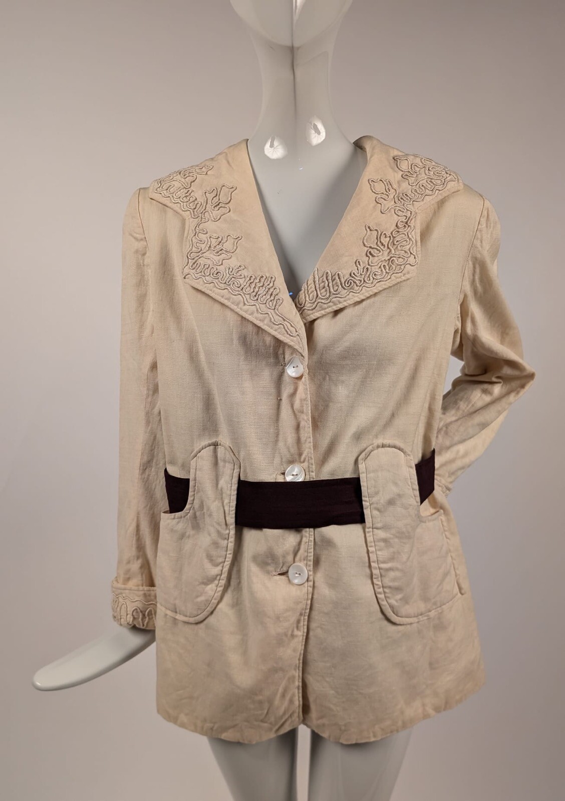 EDWARDIAN CREME COTTON JACKET W SOUTACHE DETAILING + LARGE BELT LOOP POCKETS