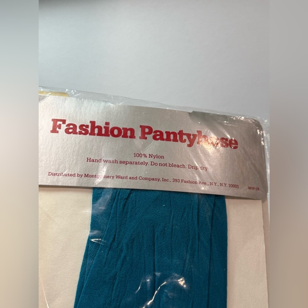 Vintage Montgomery Ward Fashion Pantyhose – Turquoise – Average – NOS Sealed