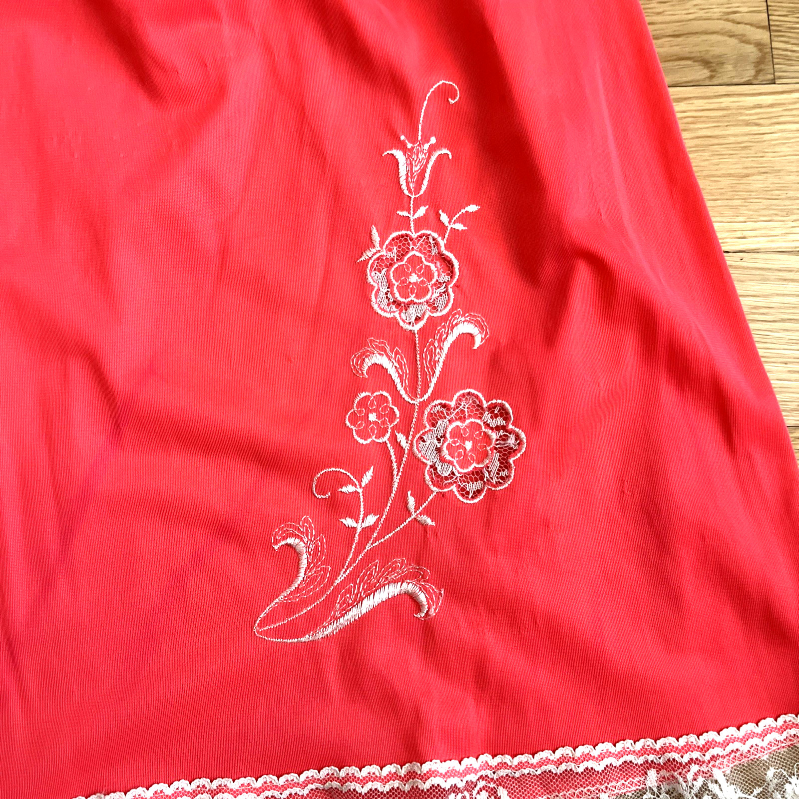 Vintage 90s Rococo Lingerie Coral Lace Nylon Slip Canada Women’s M