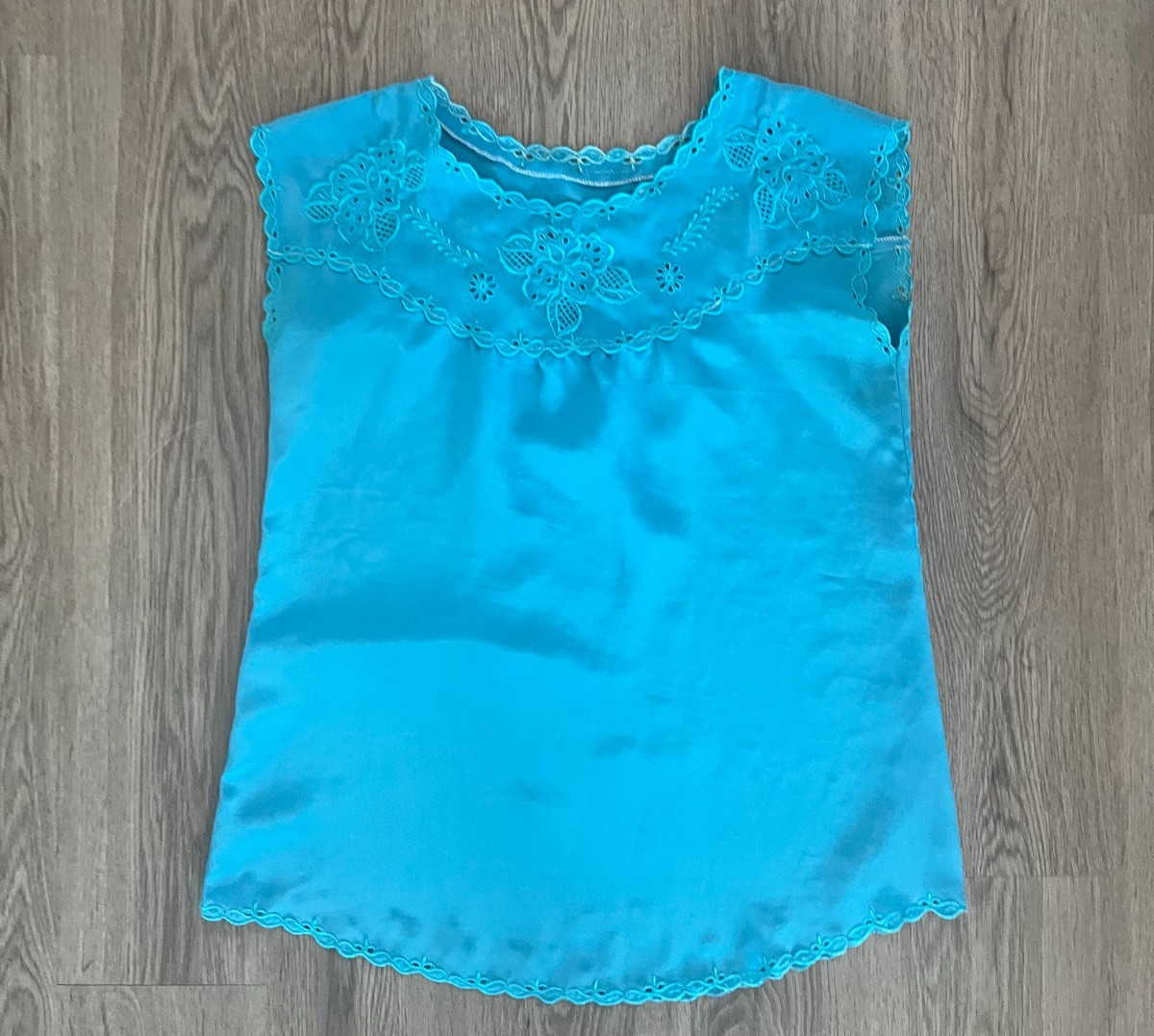 Vintage 1950/60’s Teal Blue Sleeveless Tank Floral Embroidery Scalloped Coquette