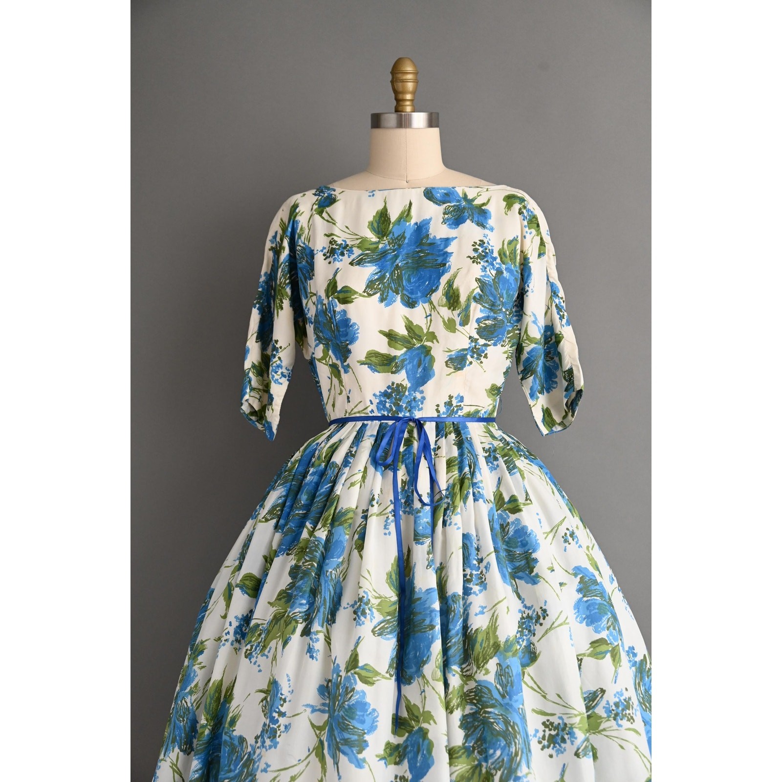 Vintage 1950s Dress | Blue Floral Sweeping Full Skirt Summer Dress | Medium