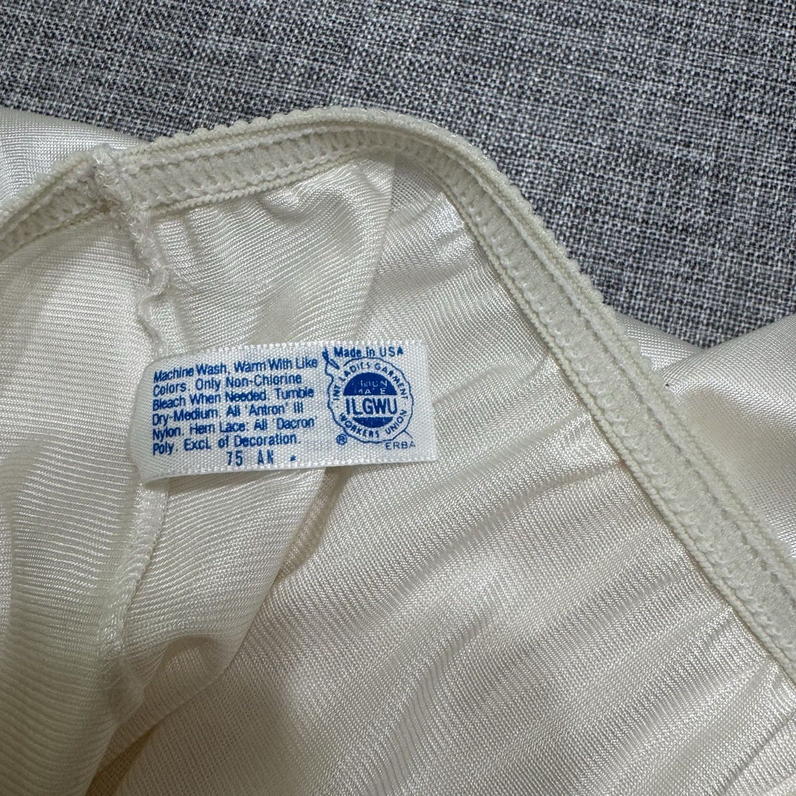 Vintage Maidenform Chantilly Slip Small Antron Nylon Lace Trim Rose Union USA