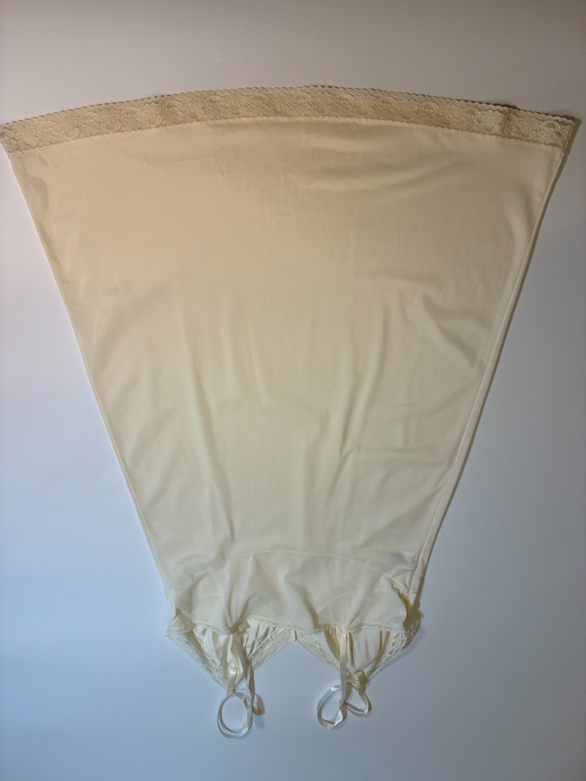 Vintage VANITY FAIR FULL SLIP Ivory Size 36 Medium NYLON Sheer A-Line LACE Femme