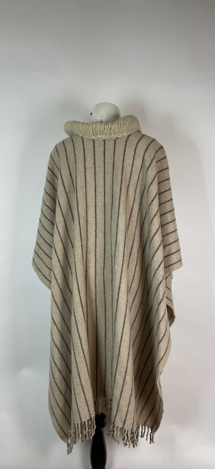 VTG. 70s HIPPY boho ETHNIC BLANKET striped MEXICAN PONCHO 44″ X 39″