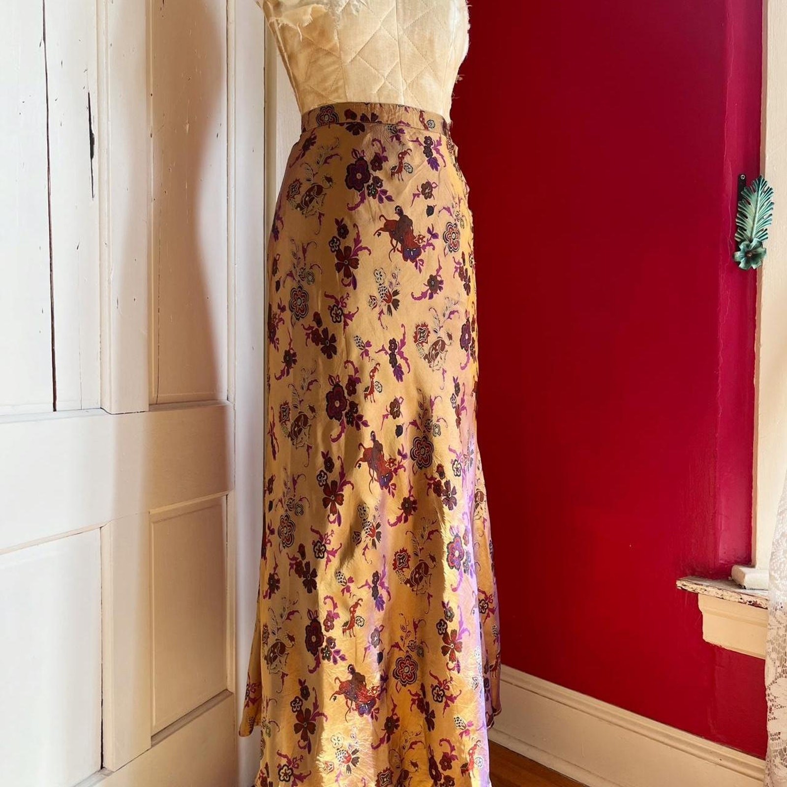 Vintage 1990s Boho Gold Satin Purple Sheen Bull & Wildcat Print Slip Skirt XS