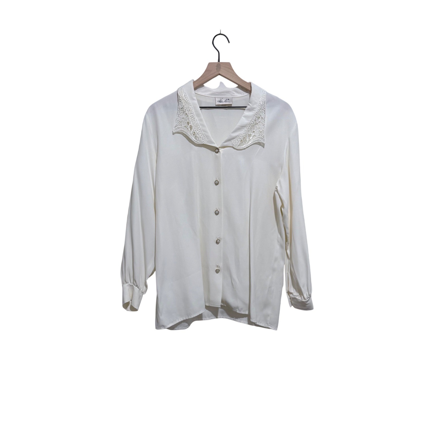 Vintage Kathie Lee Ivory White Lace Collar Blouse Oversized Pearl Button