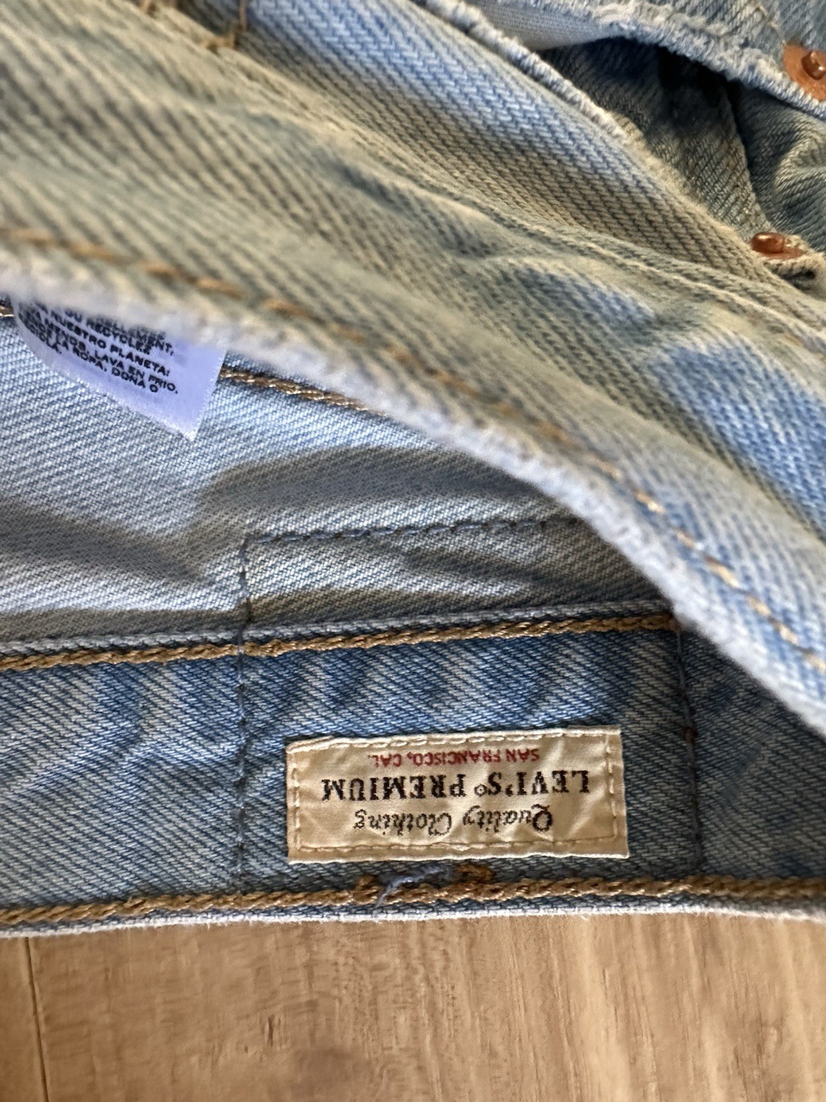 Levi’s Men’s Light Wash Blue Denim Straight Jeans Regular Fit 5-Pocket