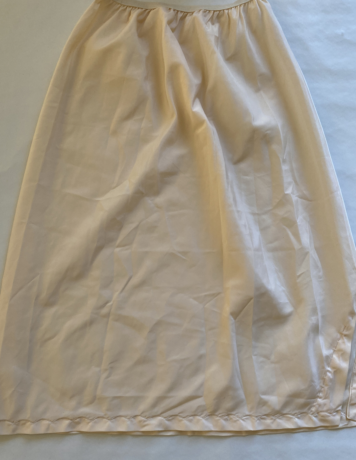 Wonder Maid vintage half slip Size medium nylon poly Beige