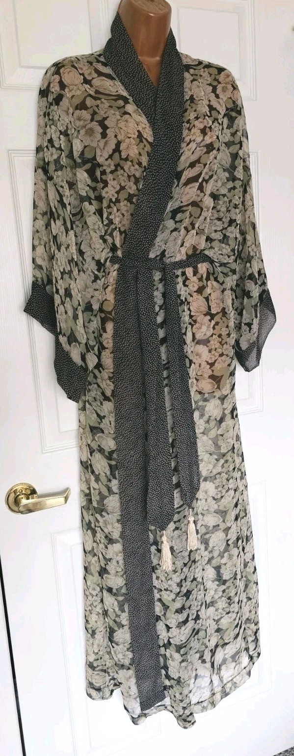 Vintage The Jessica Lynn Collection Floral Chiffon Oversized Robe. Size M
