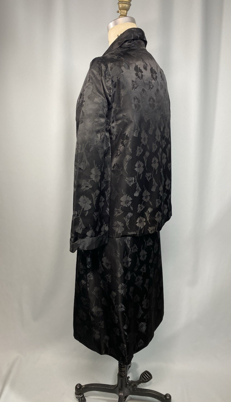 Vintage Skirt Suit SIZE LARGE black jacquard tailored classic 50s 60s goth