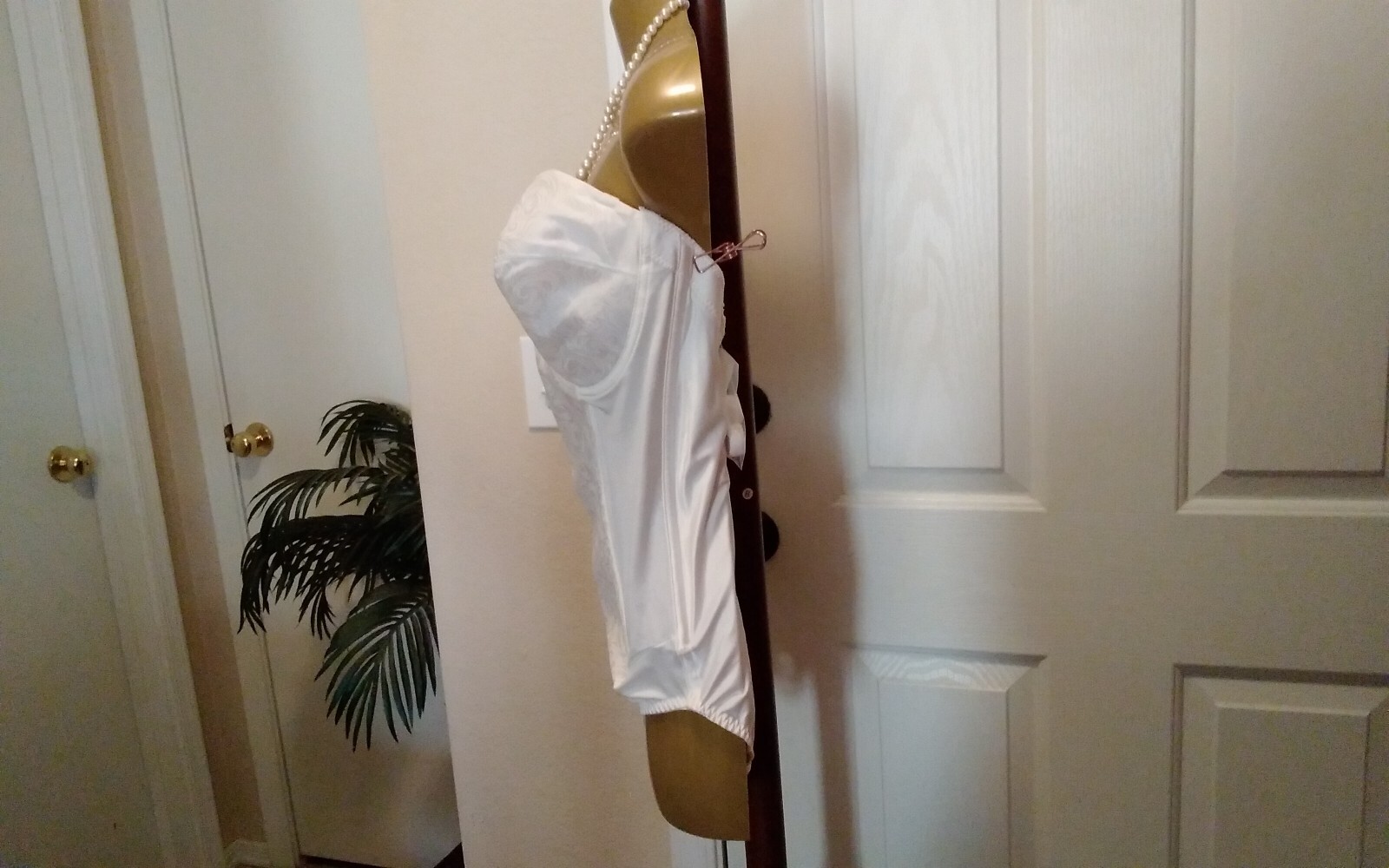 Vintage Victorias Secret White Convertible Body Shaper Girdle 40D USA Gold Crown