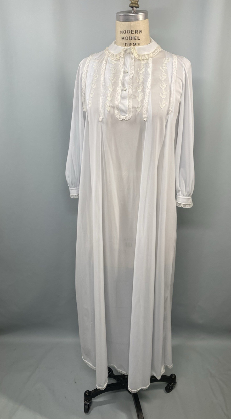 Vintage Robe Nightgown SIZE SMALL blue long ruffle lace CHARACTER 60s 70s