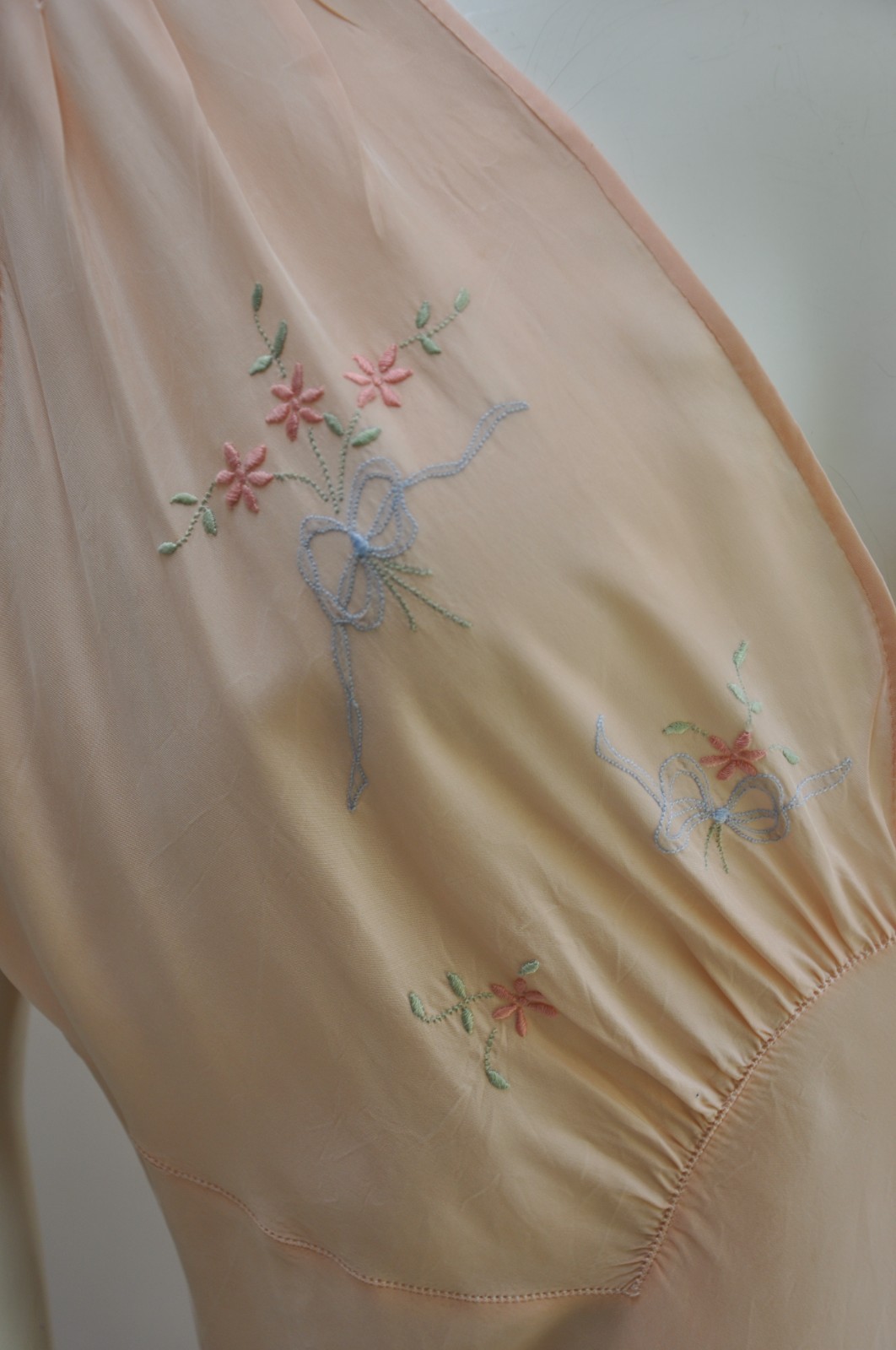 Vintage 1930s Peach Rayon Bias Cut Slip Dress Nightgown Flower Embroidery M/L