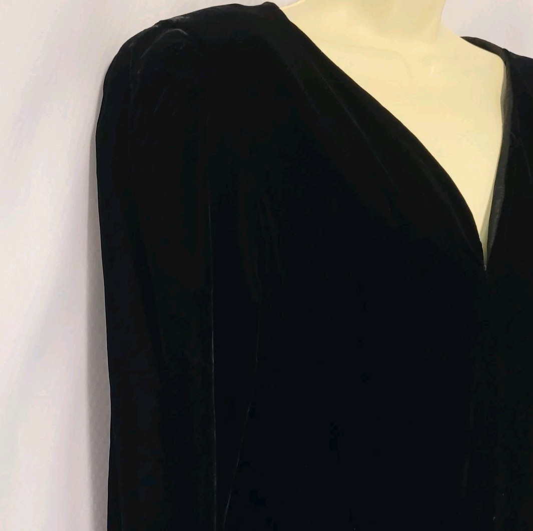 VTG Maggie London Black Velvet V Neck Dress Padded Shoulders Holiday Glam Sz 14