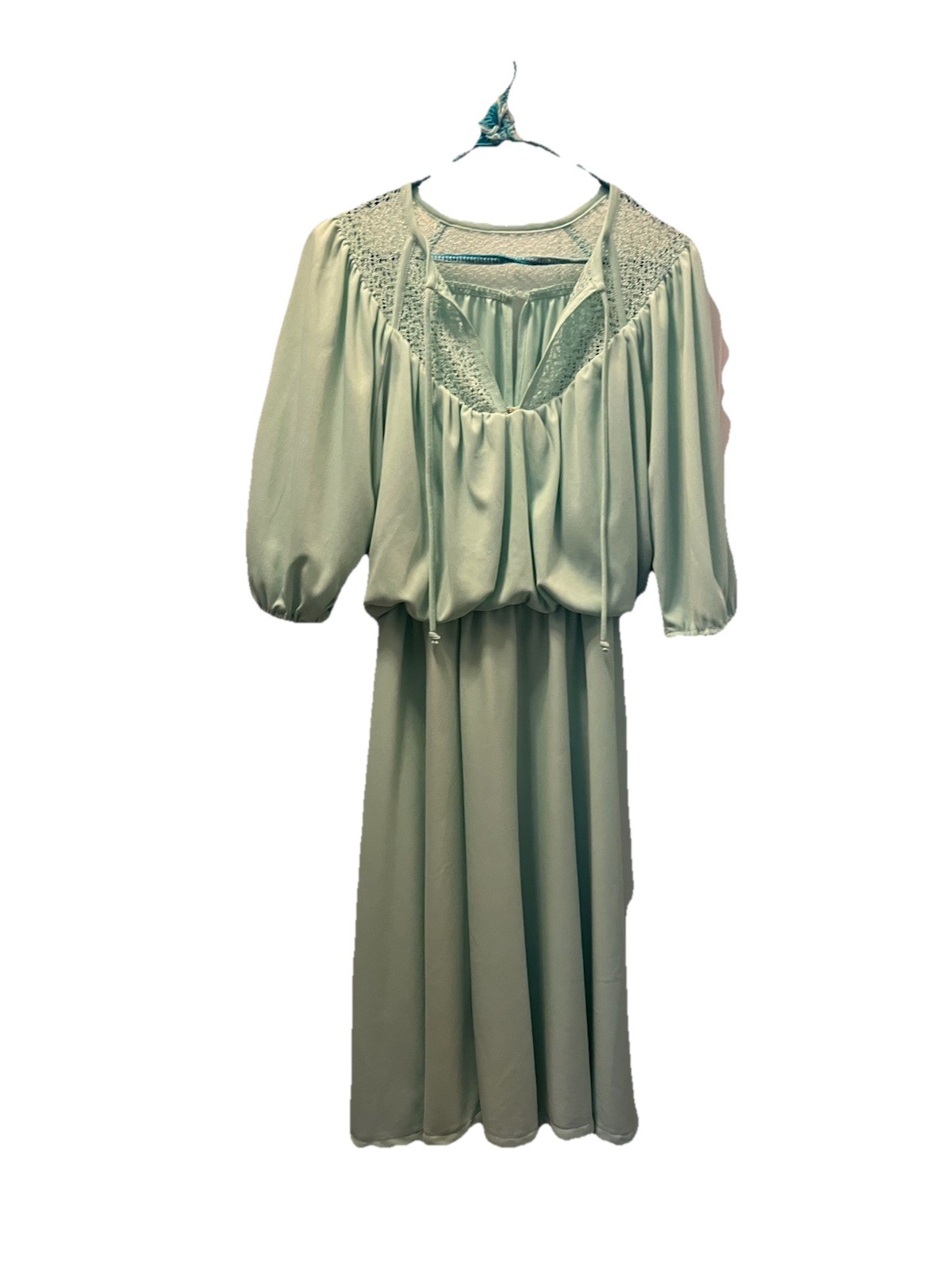 Mint green vintage 70s dress with lace detailing. Size Small