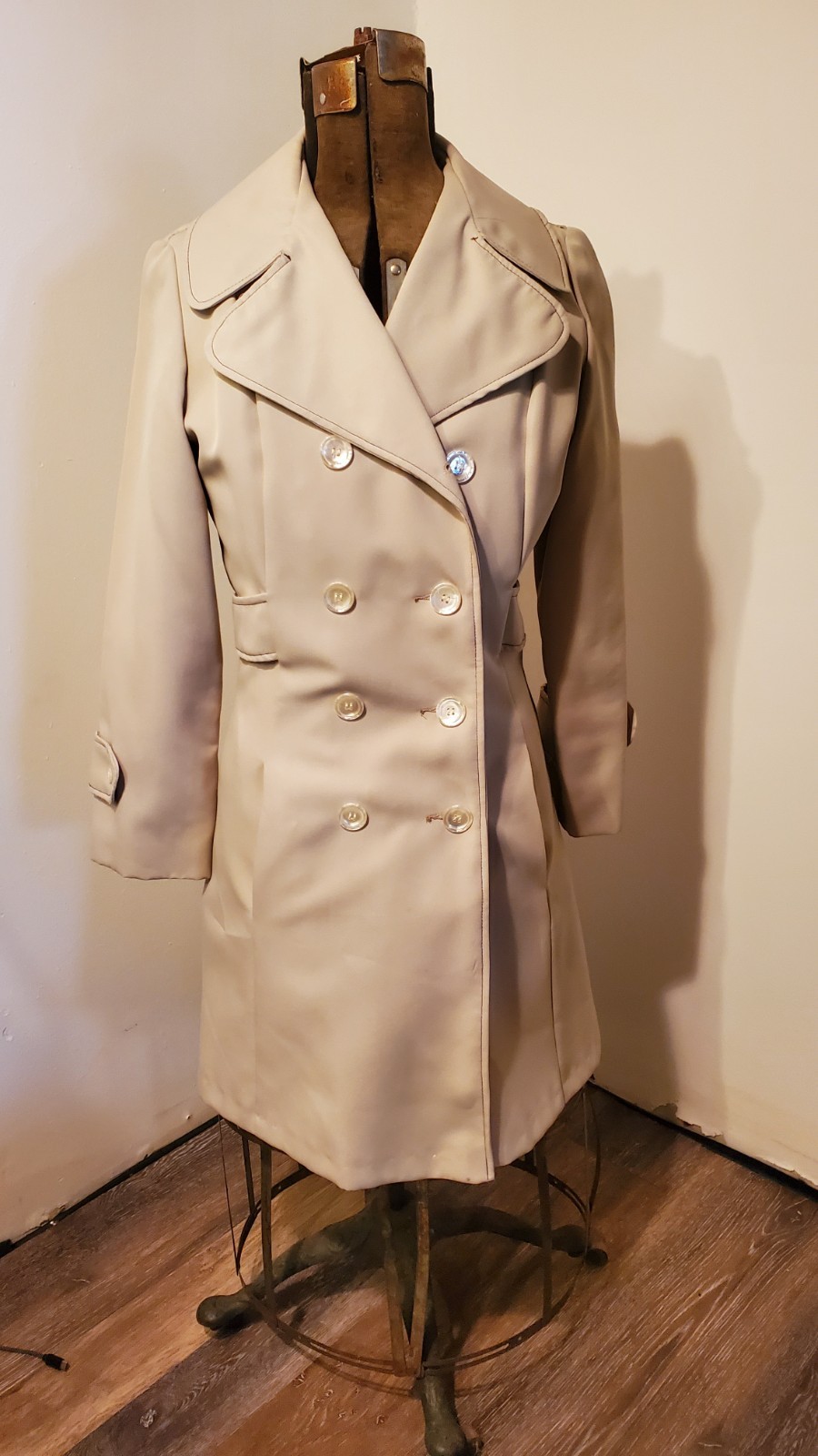 1970s Trench Coat Beige Tan Vintage Size M Overcoat Rain Coat MCM Retro