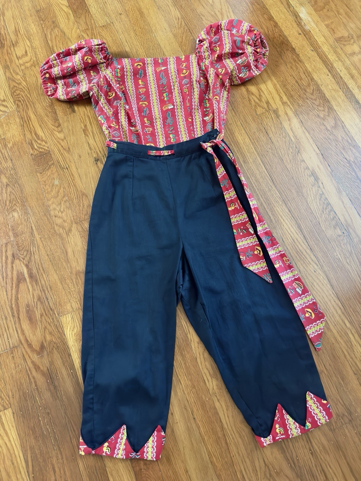 Vintage 1950s Novelty Mexican Two Piece Set Blouse Pants Top Small