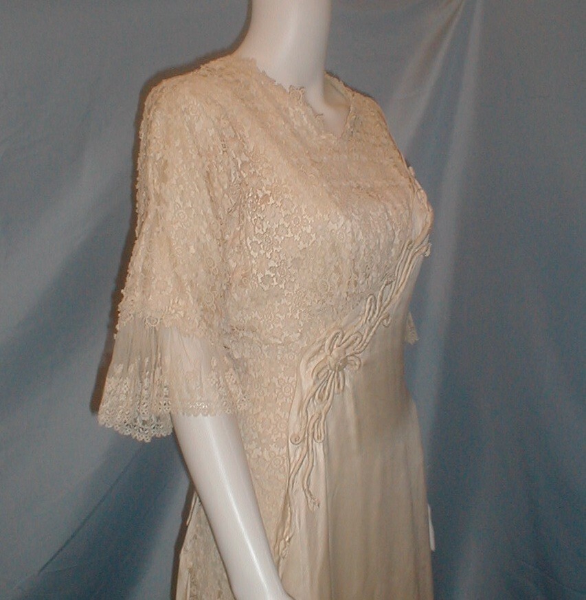 Exquisite Antique Edwardian Wedding Dress 1912 Ivory Satin and Lace