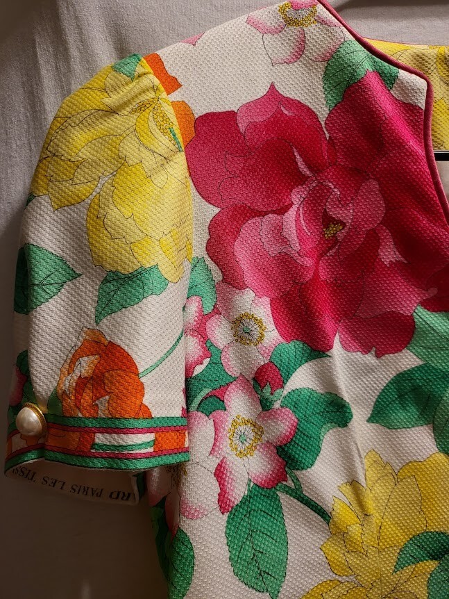 VINTAGE Leonard Paris Floral Print White Short Sleeve Cuffed Top VTG 70s 80s 90s