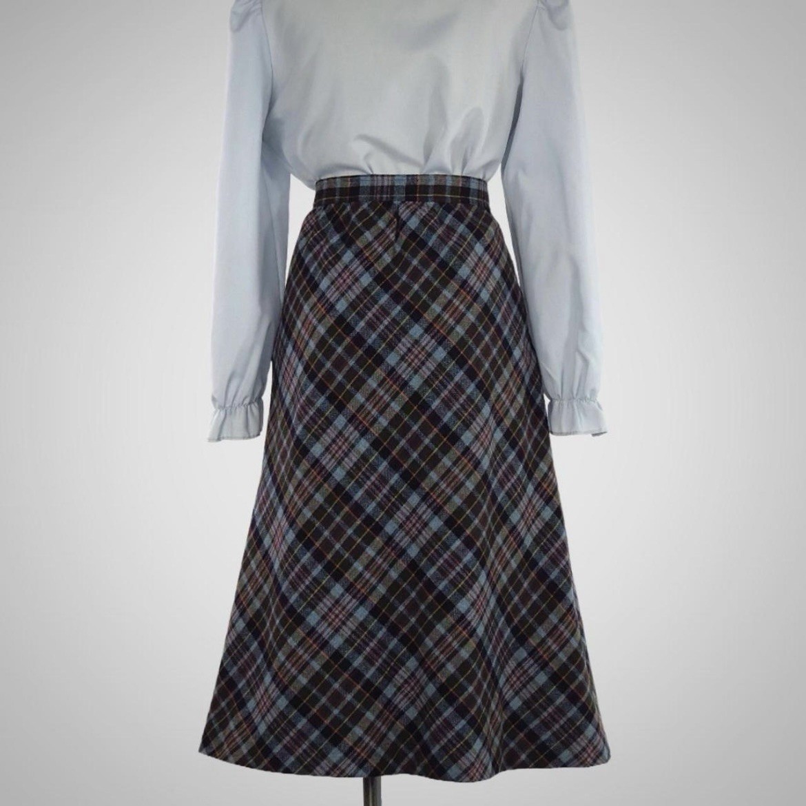 Vintage 1970s A-Line Bias Plain Wool Midi Skirt – SIZE S – with Pockets